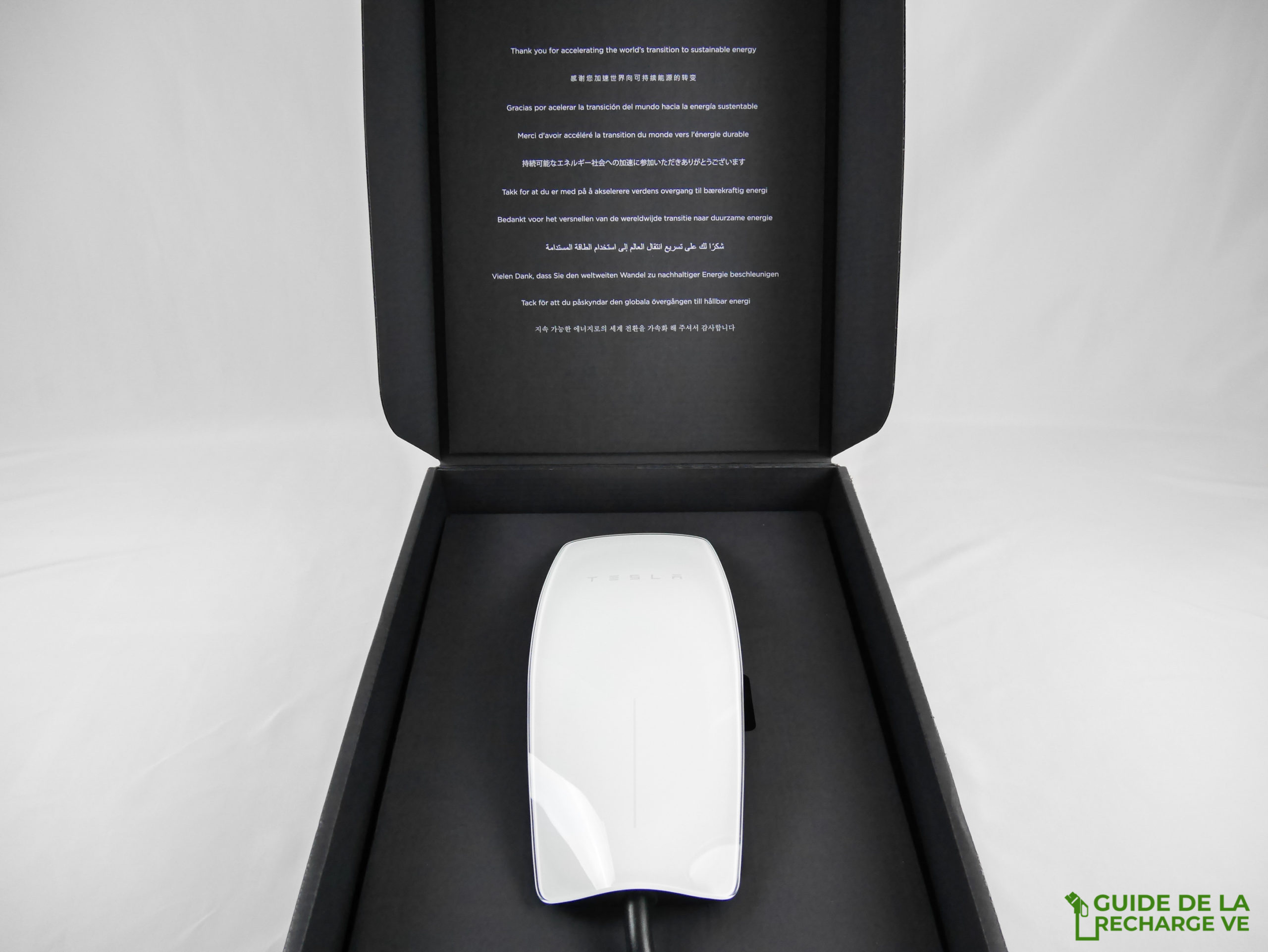 Test de la borne de recharge Tesla connecteur mural de 3e génération : Un  boitier design et compact - Guide de la Recharge VE